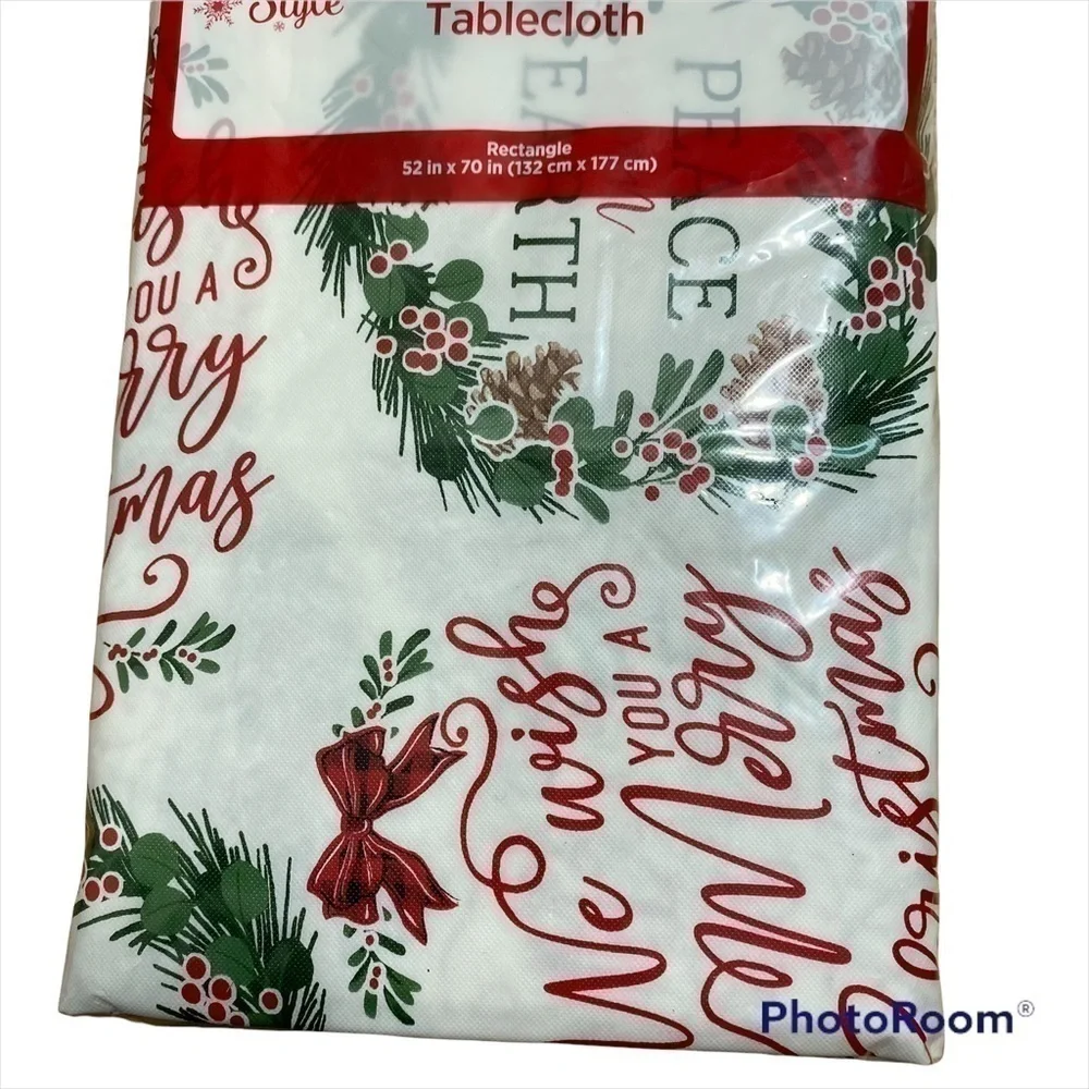 Christmas Rectangle Table Cloth Wreath Merry Peace on Earth NEW